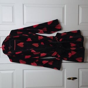 Victoria's Secret Cozy Plush Short Robe Black Red Painted Hearts- M/L